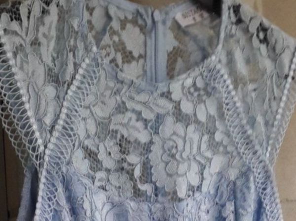 Kleider: KLEID MIT SPITZEN - 38 - Hellblau - - SISTAGLAM – Gebraucht aus Luzern von miocarobabbonetoscan