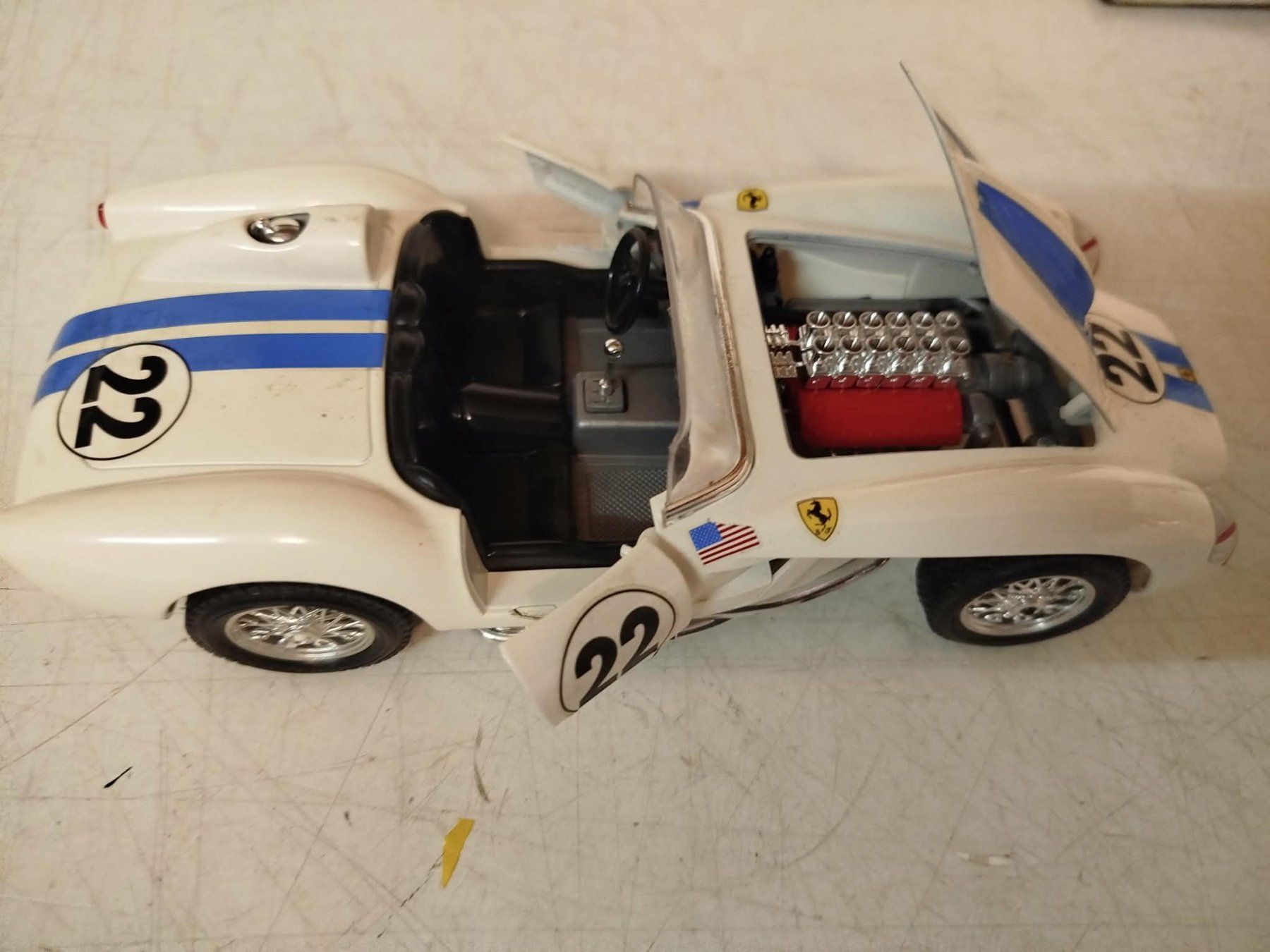 Ferrari Modellini d'auto: Ferrari 250TR Burago – Usato da La Chaux-de-Fonds venduto da Emmaus2300CDF 1