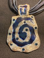 1 Anhänger mit 5fachem Leder/Kunststoffband Modeschmuck