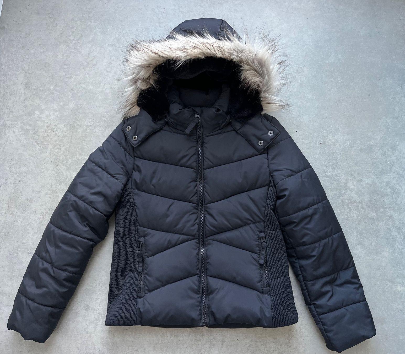 H&M Giacche & Cappotti: H&M Winterjacke schwarz Gr. 140 – Nuovo (secondo la descrizione) da Zollikofen venduto da spunk65