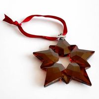 Swarovski Ornament Jahresausgabe 2019 in Rot.
