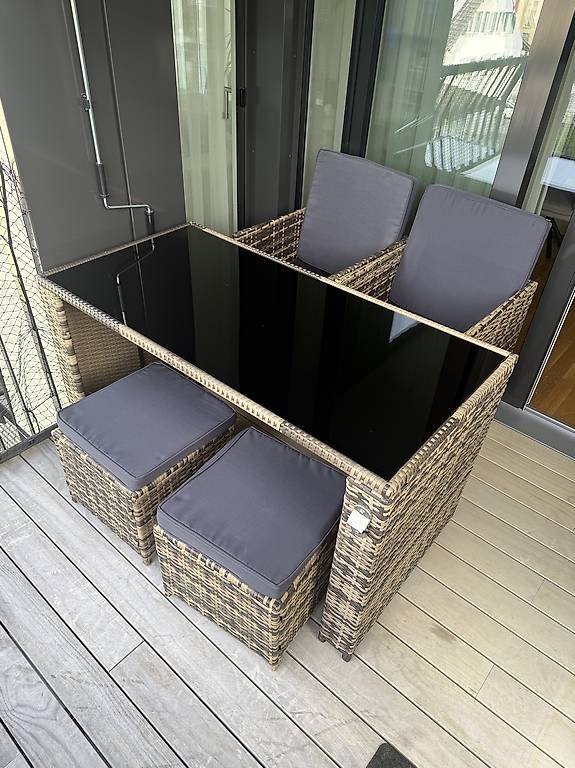Set di tavolo e panche: Gartenmöbel – Usato da Root venduto da MarkoCCN