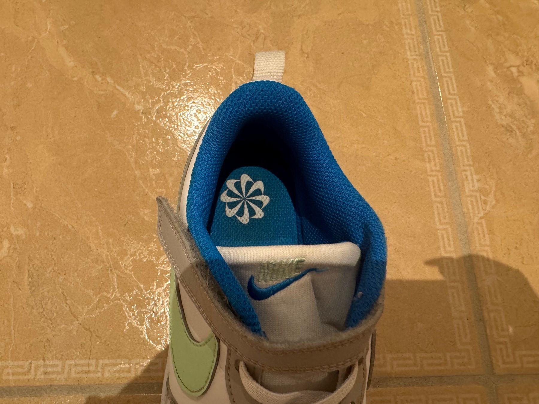 Nike Scarpe per ragazzi: Nike coole Sneakers, 35 – Usato da Klingnau venduto da Markus14 3