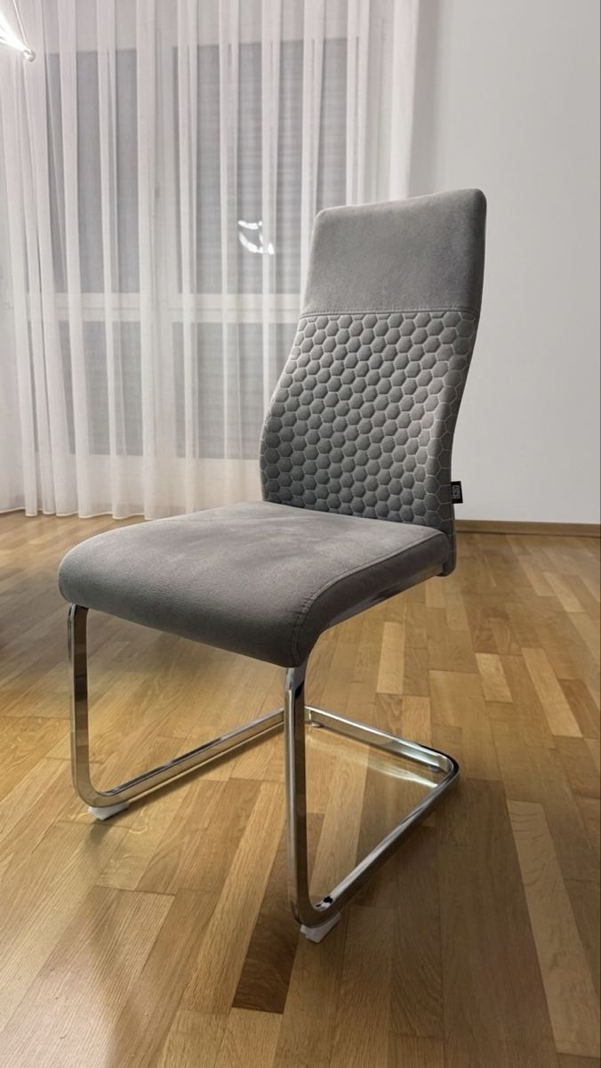 Set di tavolo e panche: 6er-Set moderne Freischwinger Esszimmerstühle Grau – Usato da Kehrsatz venduto da BE_Swiss