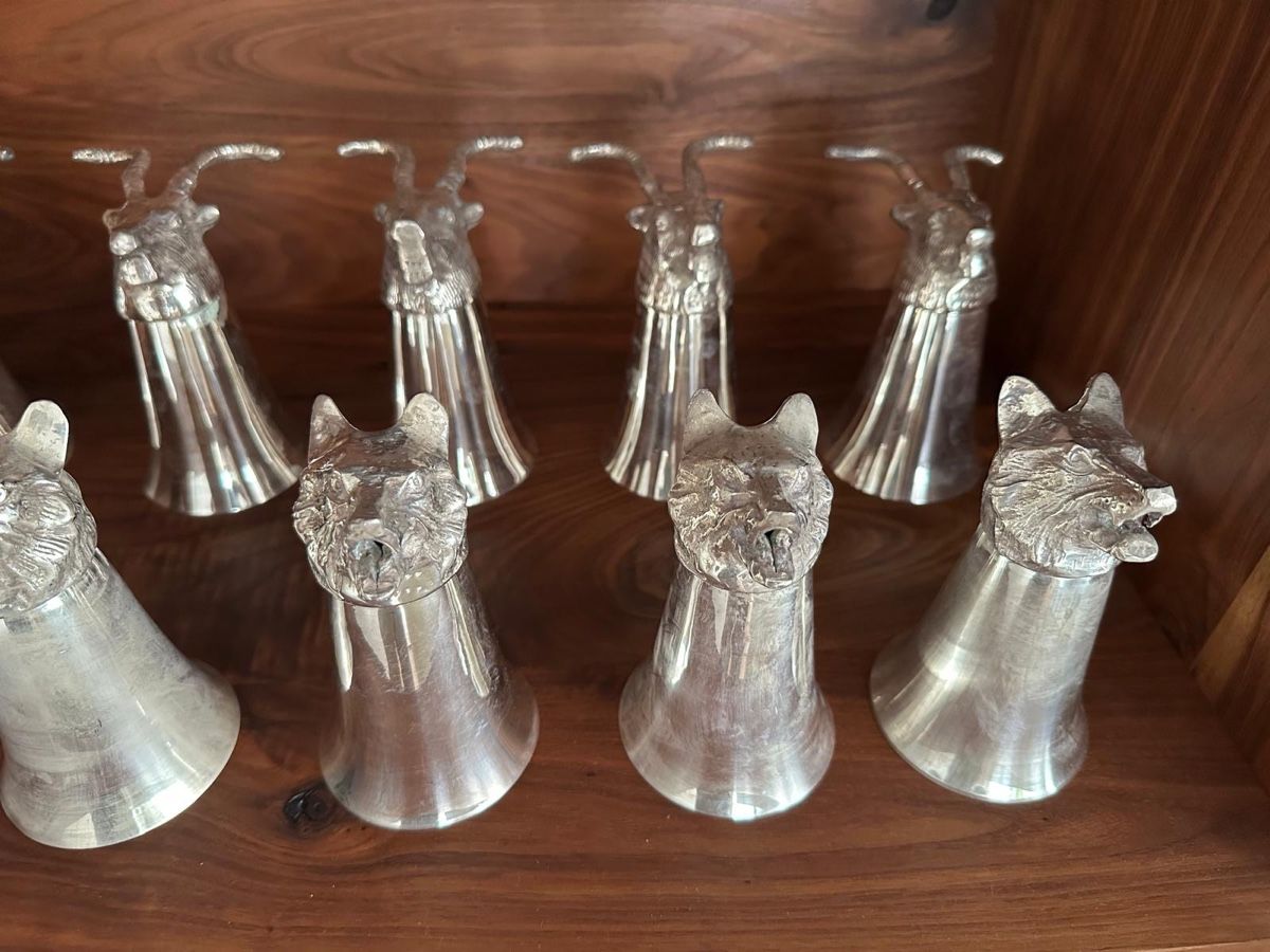 Altre raccolte & rarità: Versilberte Becher Tierkopf Relief: 5x Wolf, 5x Steinbock – Usato da Andelfingen venduto da Rschmidt1