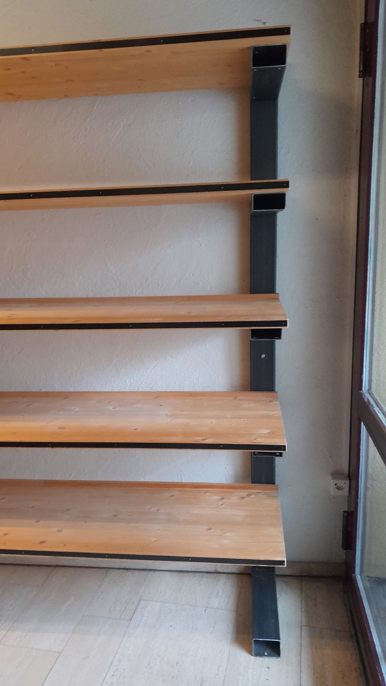 Scaffali: Regal, Kragarmregal, Ladenregal – Usato da Zofingen venduto da Lux6 1
