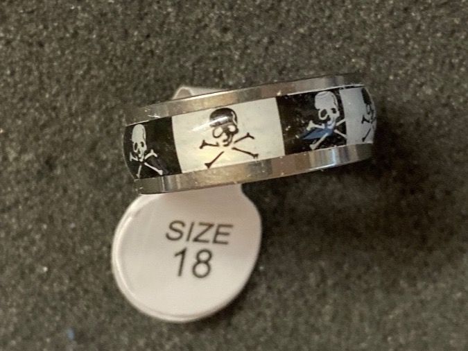 Anelli: Bague - tête de mort - 18 – Nuovo (secondo la descrizione) da Le Brassus venduto da cinema13 2