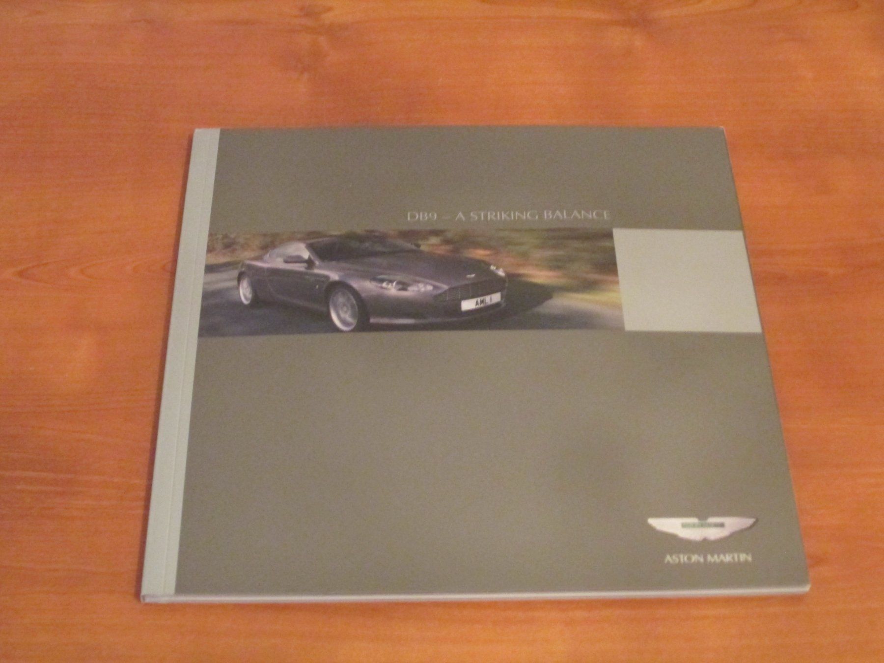 Aston Martin Documenti: Catalogue Aston-Martin DB9 – Nuovo e nell'imballaggio originale da Bonfol venduto da zagato43e