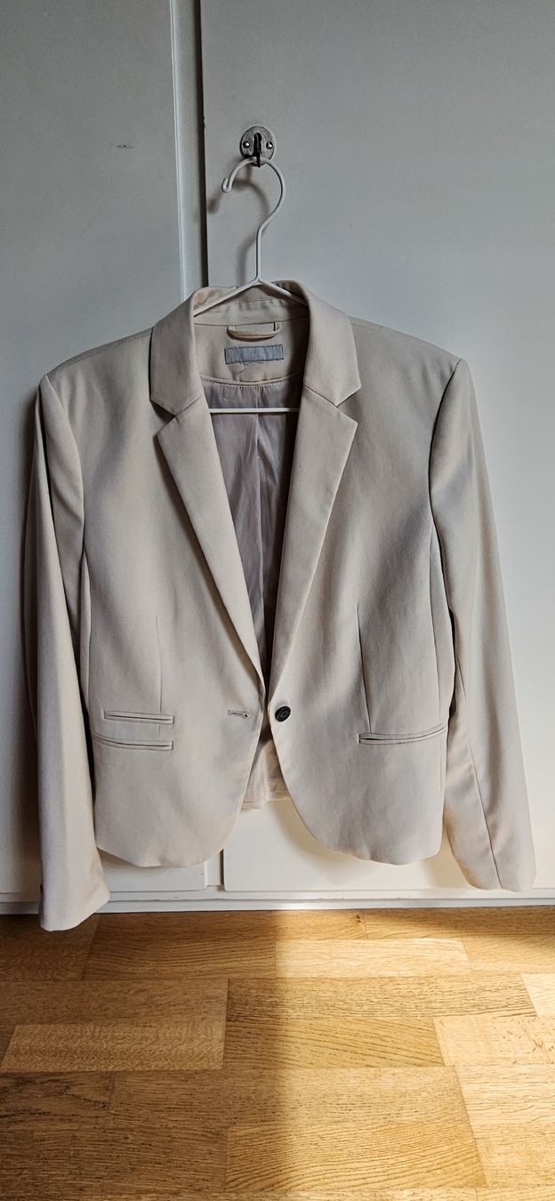 H&M Completi & Tailleur: Blazer H&M cremefarben – Usato da Rombach venduto da ThriftBetter