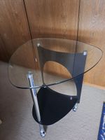Moderner Dreieckiger Glas-Beistelltisch auf Rollen, Top!