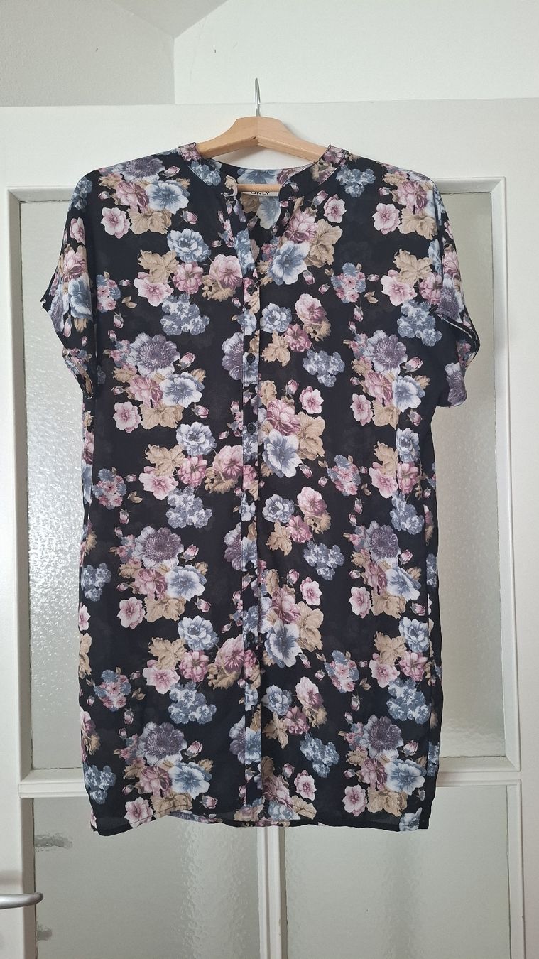 Only Robes: Robe-chemisier fleurie Only – Neuf (Voir description) à Vevey par latessinoise