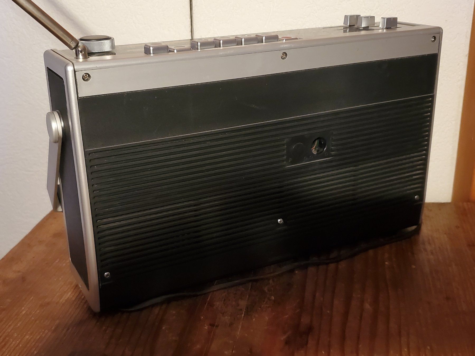 Radio: Top erhaltenes Transistorradio: Telefunken Universal 401 – Usato da Densbüren venduto da BluesAtSunrise 7