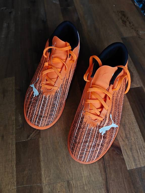 Schuhe für Jungen: Fussballschuhe Hallenschuhe; Grösse 38 – Gebraucht aus Rüfenacht BE von msbern