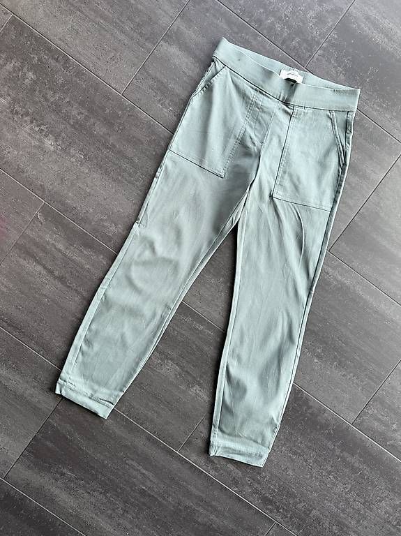 Tchibo Pantaloni: Hose olive grün / 36 – Usato da St. Niklausen LU venduto da Sundy01