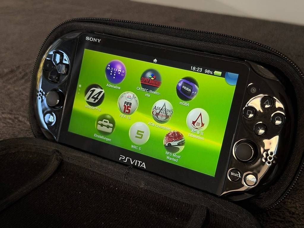 Console: Sony PS Vita 2000 – Usato da Luzern venduto da AleFreddo