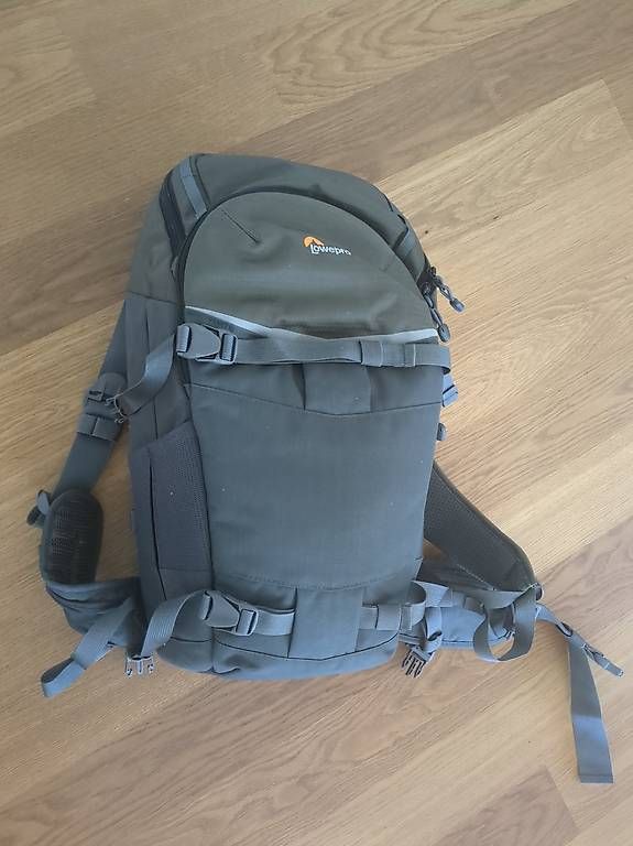 Lowepro Zaini: Fotorucksack Lowepro Flipside Trek BP 350 AW – Usato da Hochdorf venduto da Andy763