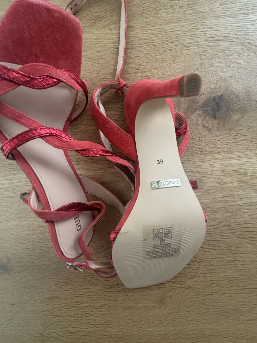 Guess Scarpe da donna: Sandalen Gr.39 Guess – Usato da Zug venduto da Biki72 2