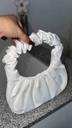 Handtasche gerafft weiss kompakt neuwertiger Zustand