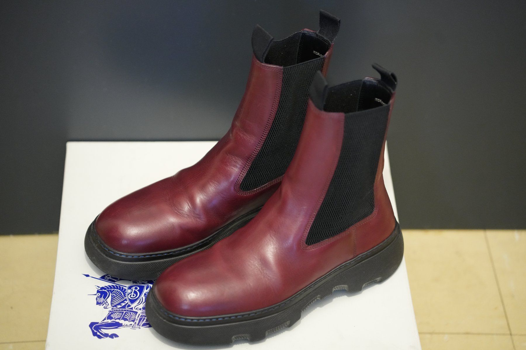 Burberry Scarpe da uomo: Burberry Chelsea Boots - 42 – Usato da Neuchâtel venduto da yan_lq56 1