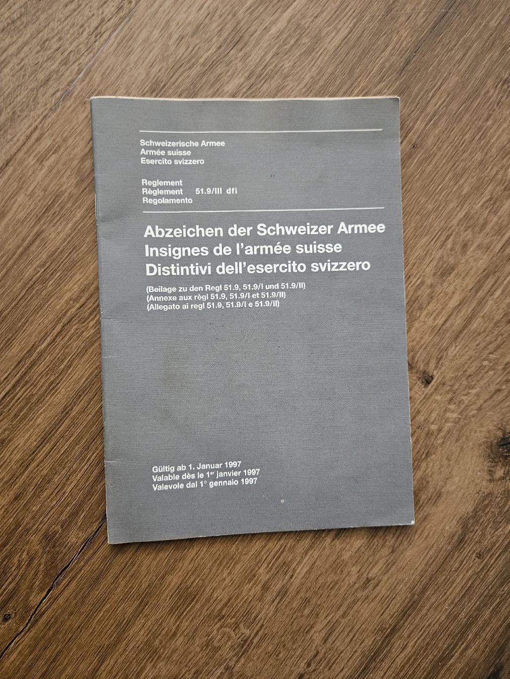 Libri: Heft "Abzeichen der Schweizer Armee" – Usato da Hasle b. Burgdorf venduto da mir_qk9d