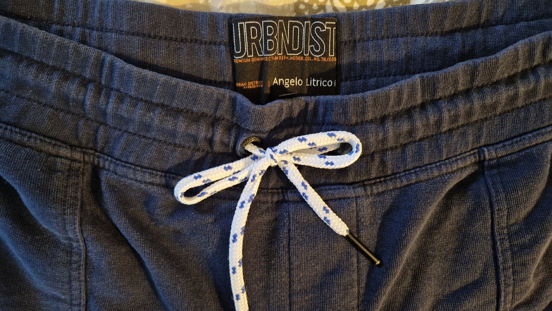 C&A Hosen: Dunkelblaue Sweat-Shorts – Gebraucht aus Oberengstringen von Asteroid56 1