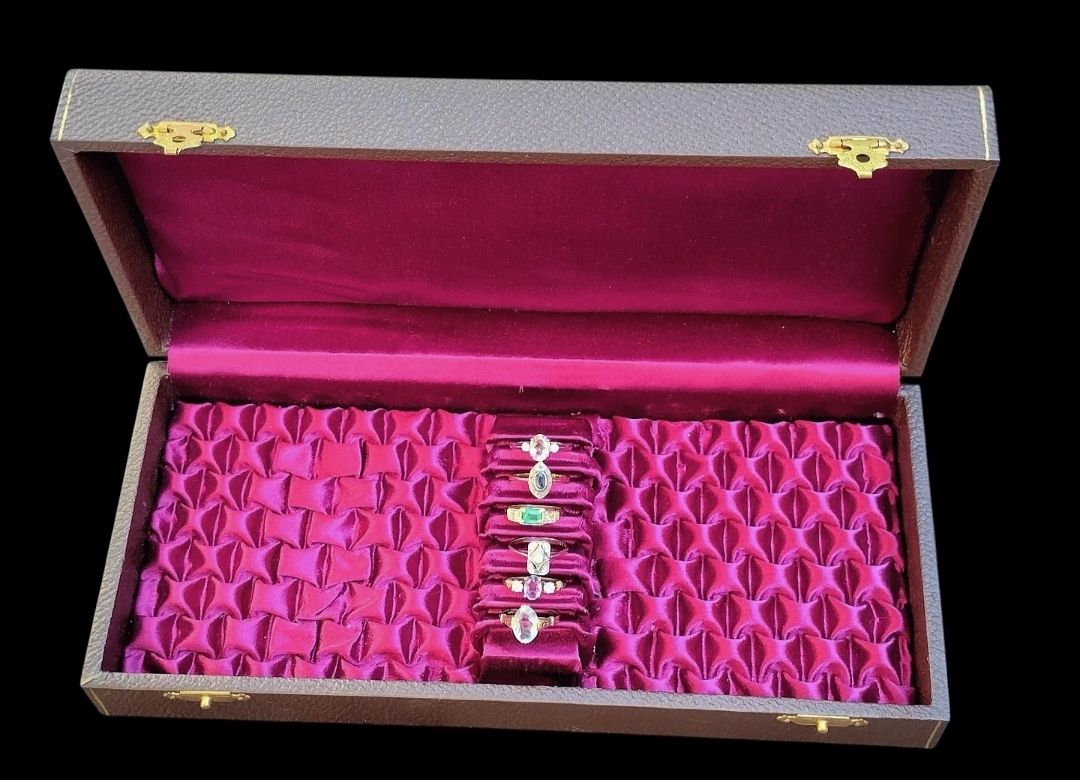 Schmuckkästen: Antike Ringbox Schmuckbox Koffer Braun mit Weinroter Seide – Gebraucht aus schwyz von larry91sz 2