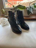 Chanel ankle boots (37C)
