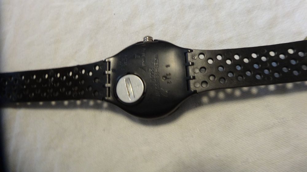 Swatch Montres: S-WATCH  SCHÖNE HERREN UHR,QUARTZ.SCHÖNE FARBE.LÄÜFT – D'occasion à zürich par ahmad01 6