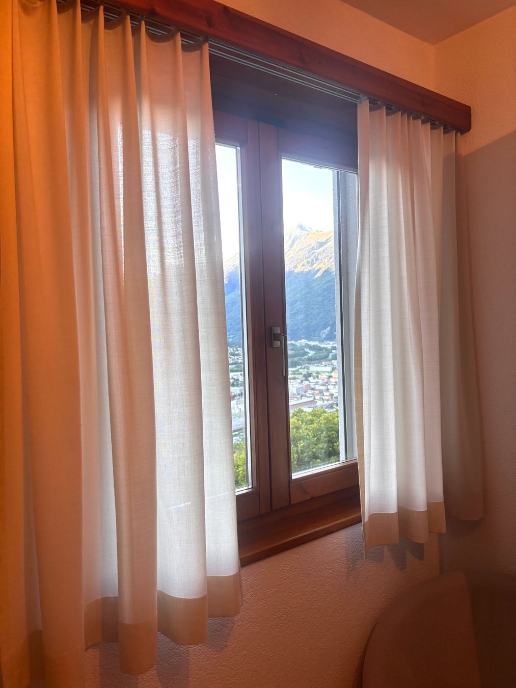 Tutte le decorazioni: Schöne Vorhänge, wie neu – Usato da Bellinzona venduto da kri_z9py