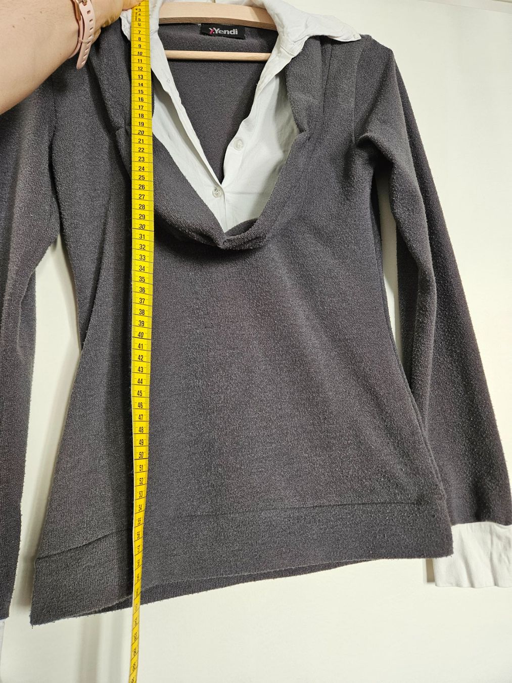 Tops: Langarm-Oberteil grau mit Fake-weisser Bluse Gr.S/M – Gebraucht aus Schaffhausen von sabrina915 2