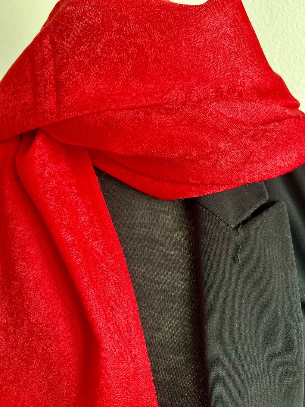 Foulards, Tücher & Schals: Châle en cachemire avec franges, unisexe – Neu und originalverpackt aus Coffrane von Luxary_16 5