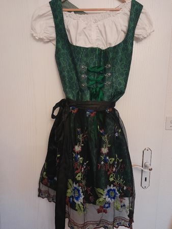 Dirndl grün-blau bestickt mit 2 Schürzen und Bluse