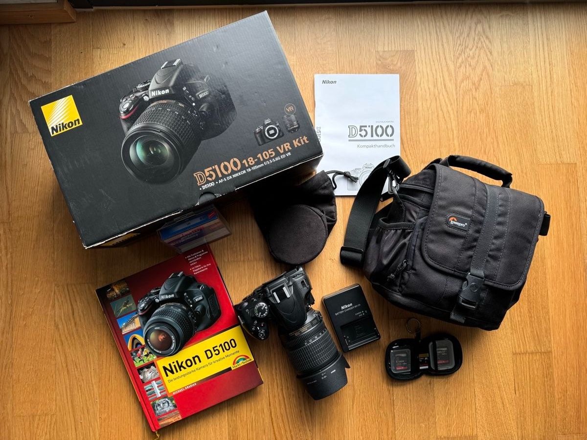 Nikon Fotocamera: Full set Nikon D5100 Kit with 18-105mm + Extras – Usato da Belmont-Lausanne venduto da Daverine