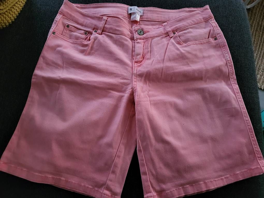 Pantaloni: Short femme – Usato da Ecuvillens venduto da loloall 2