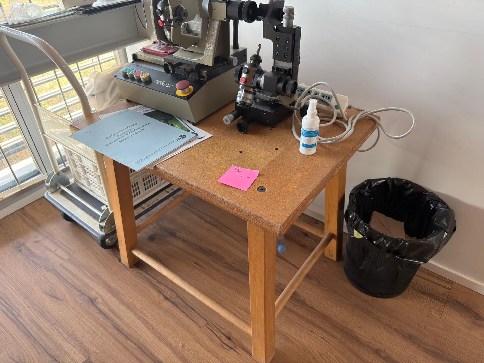 Scrivanie: Divers matériels de bureau / tables – Usato da Payerne venduto da rau_s79d 4