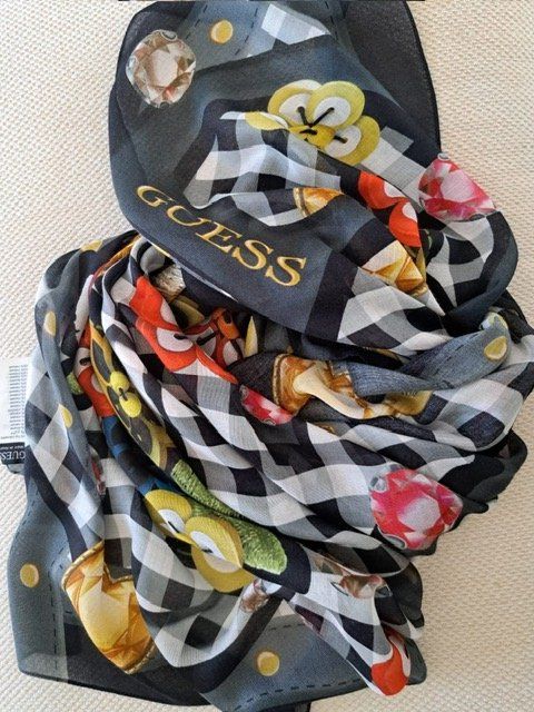 Guess Foulard & Sciarpe: schönes Tuch von GUESS – Nuovo (secondo la descrizione) da Neuhausen am Rheinfall venduto da mariess 1