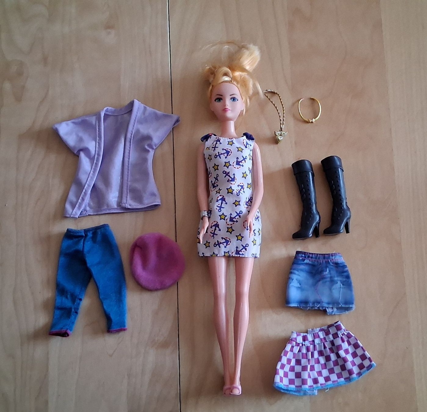 Poupées: Barbie mit Zubehör – D'occasion à Zürich par Pryter