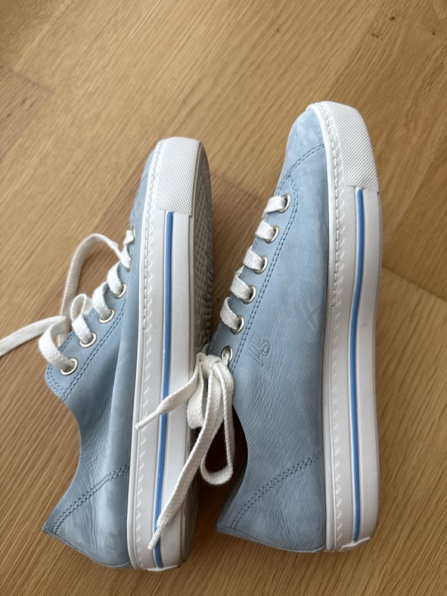 Scarpe da donna: Paul Green Sneakers Leder hellblau – Usato da Wädenswil venduto da Salome0712 4