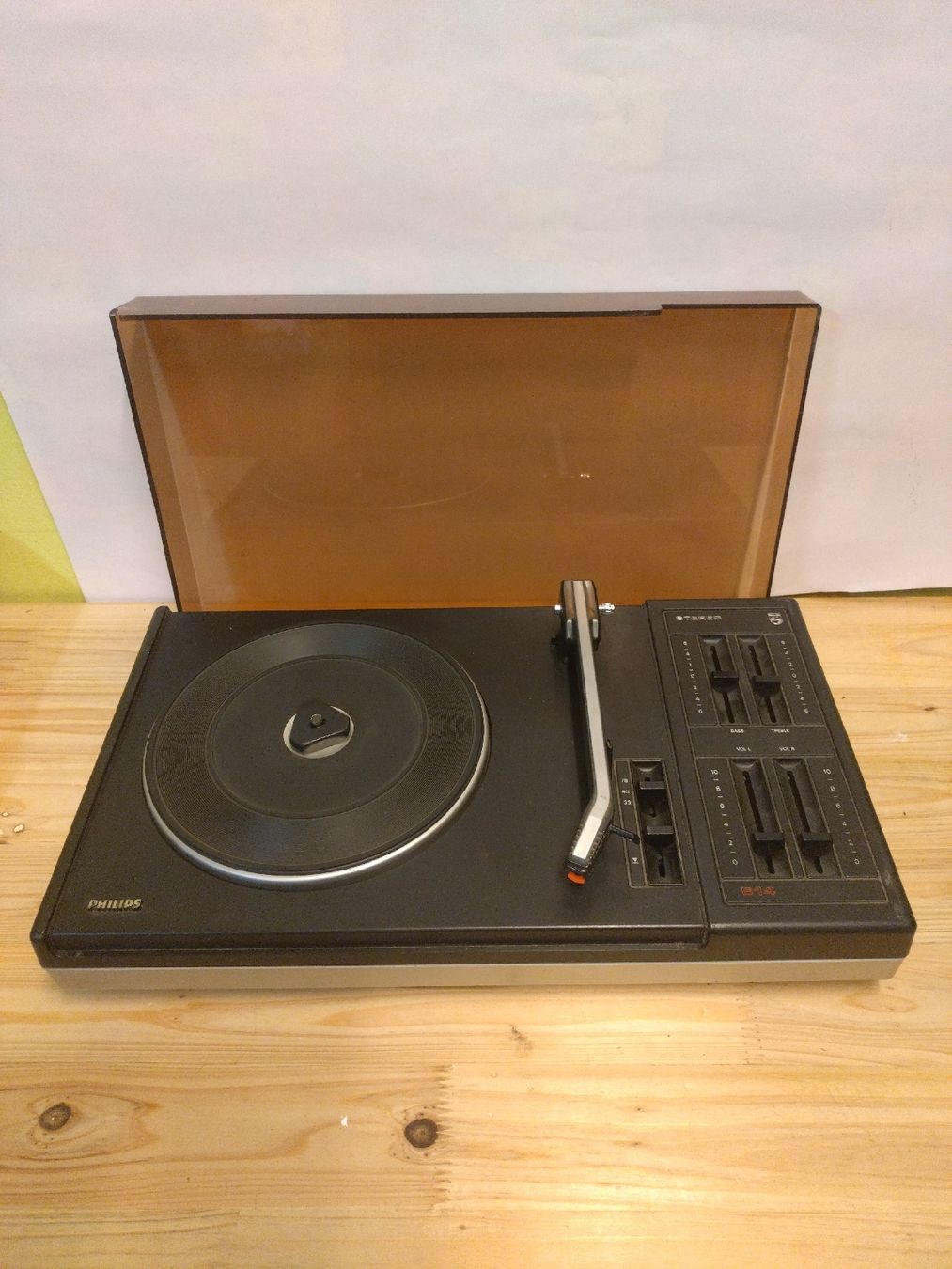 Philips Tourne-disques: Platine vinyle Philips 614  – Défectueux à Farvagny-le-Grand par LaCaverne