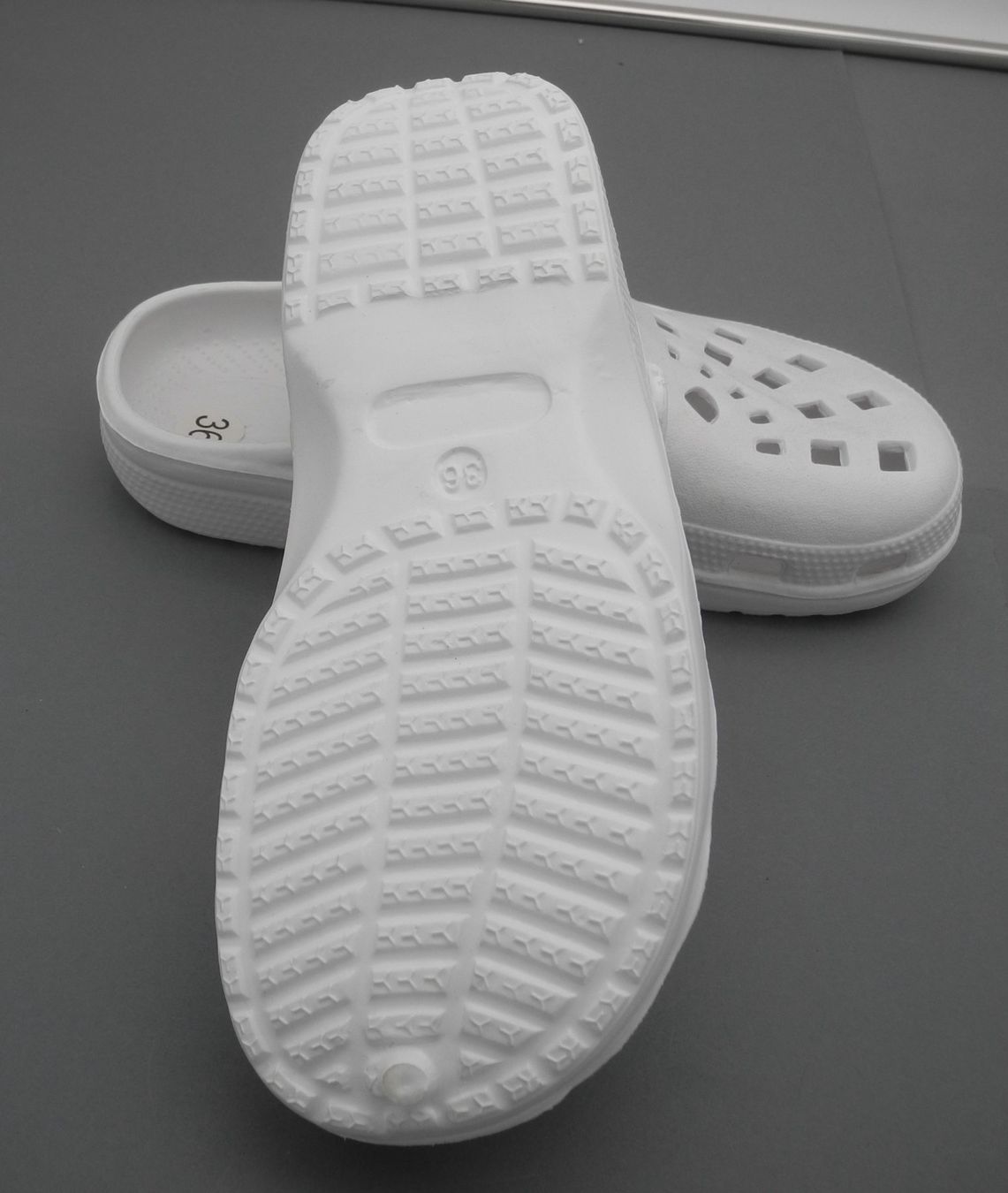 Scarpe da donna: Damen Clogs weiss, Grösse 36, Nr. Q12 – Nuovo (secondo la descrizione) da Kottwil venduto da Crazyrolf 2
