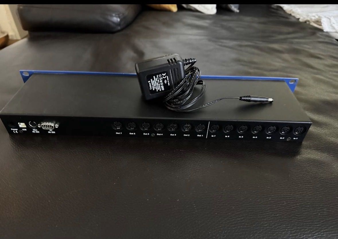 Strumenti musicali: Emagic AMT8 - 8x8 Midi Interface USB – Usato da Zürich venduto da 1cut2 2