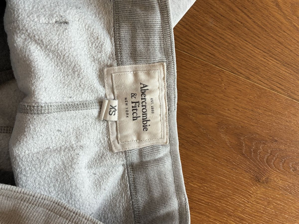 Abercrombie Pantaloni: Abercrombie & Fitch Shorts – Usato da Wangen SZ venduto da el_paso08 2