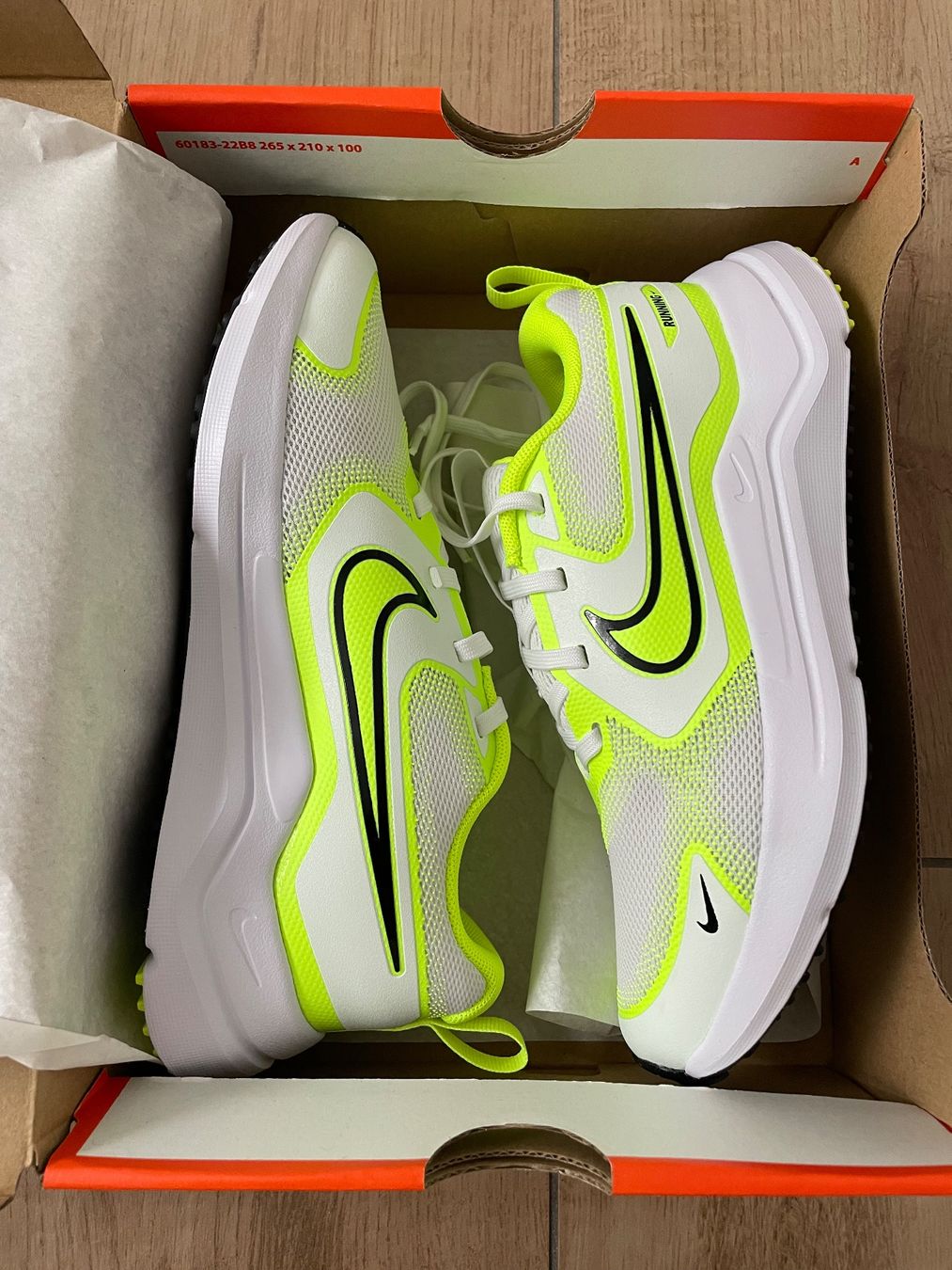 Nike Scarpe per ragazzi: Nike Cosmic Runner Gr. 35.5 NEU – Nuovo e nell'imballaggio originale da Waltenschwil venduto da hansnine 2