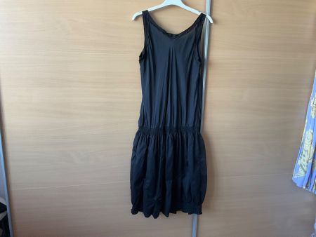 Très jolie robe originale en soie noire taille 38 Eliane & L