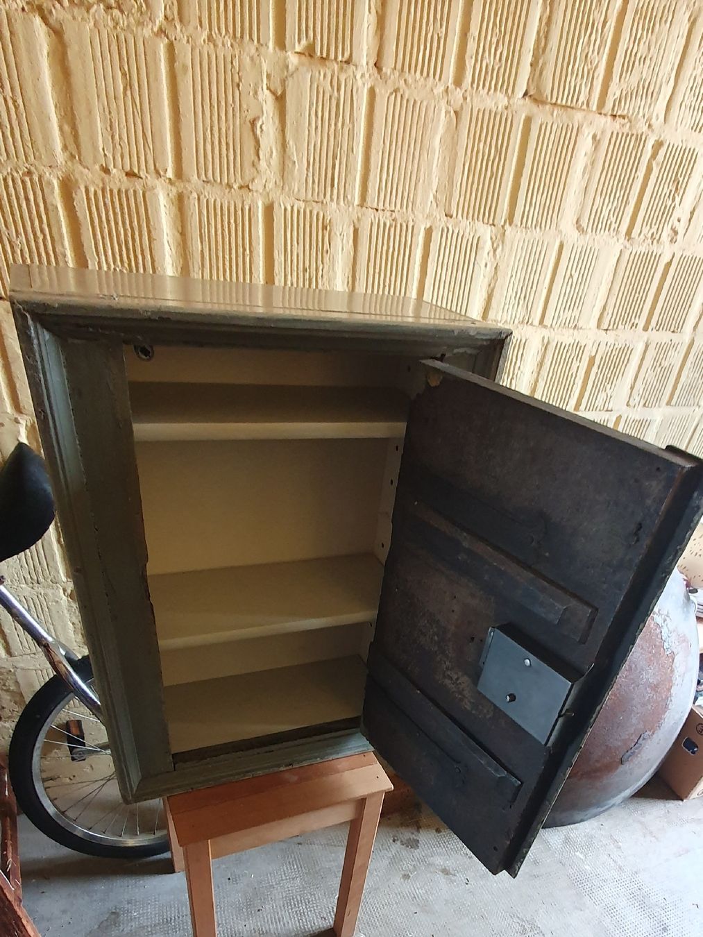 Armadi: kleiner antiker Hängeschrank – Usato da Muttenz venduto da wer_q9jb 1