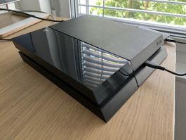 PS4 Konsole mit 500 GB, Controller und 2 Spielen