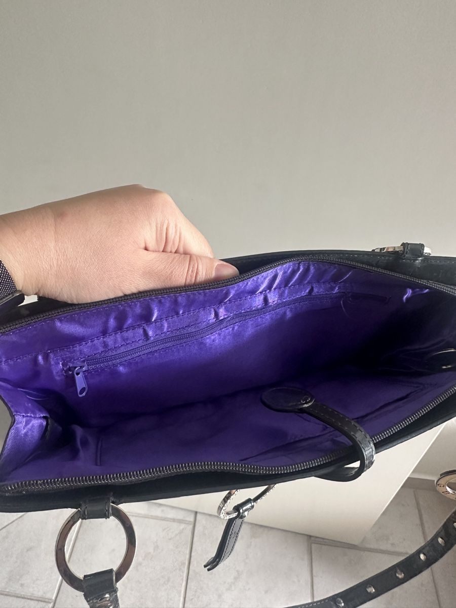 Guess Borse da donna: VINTAGE Y2K GUESS LACQUER CHIC SHOULDER BAG – Usato da Zofingen venduto da JumpInVintage 5
