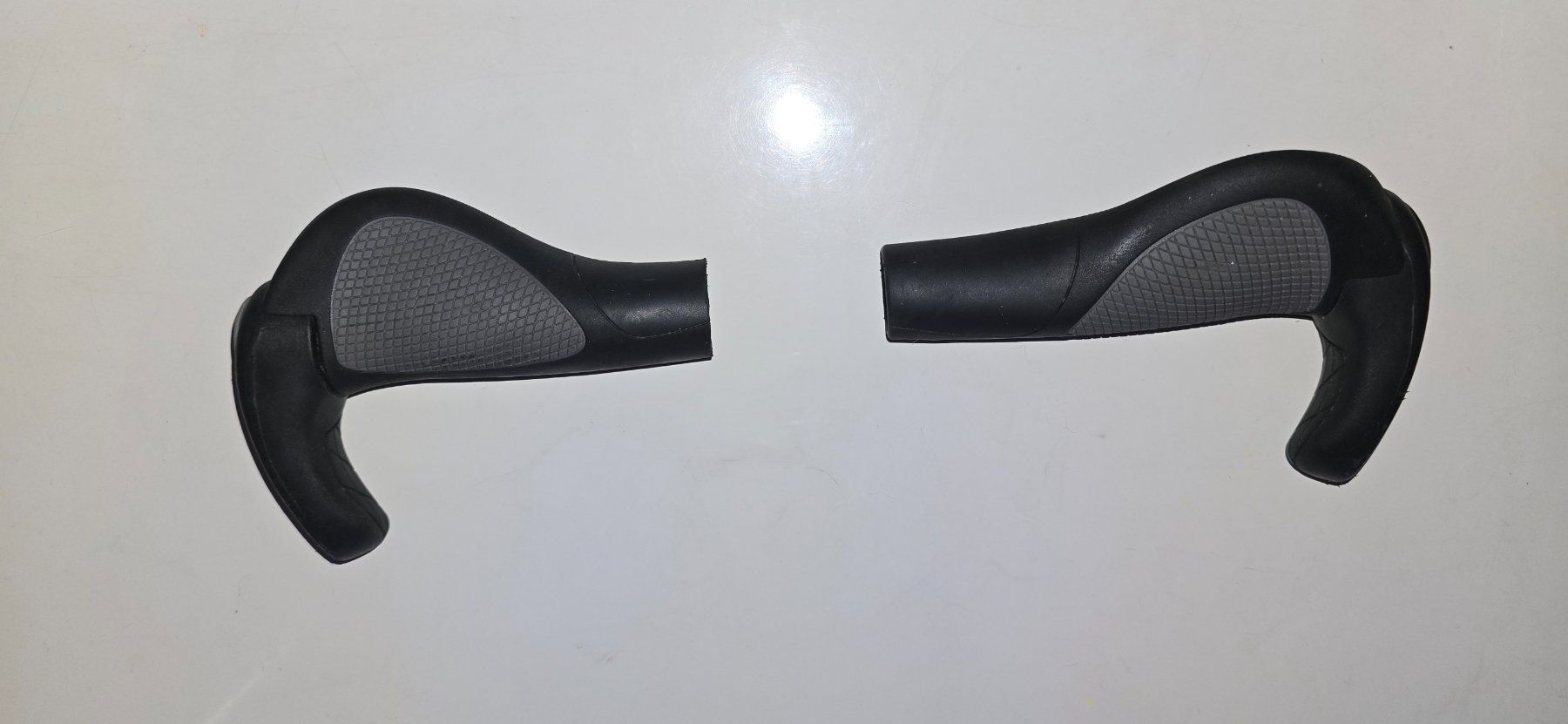 Pezzi di ricambio: Poignées ergonomiques avec Bar End – Usato da Plan les Ouates venduto da genuran