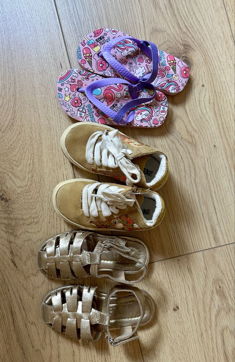Scarpe per ragazzi: Kinder Schuhe Gr. 22-23 – Usato da Zürich venduto da Lena.17