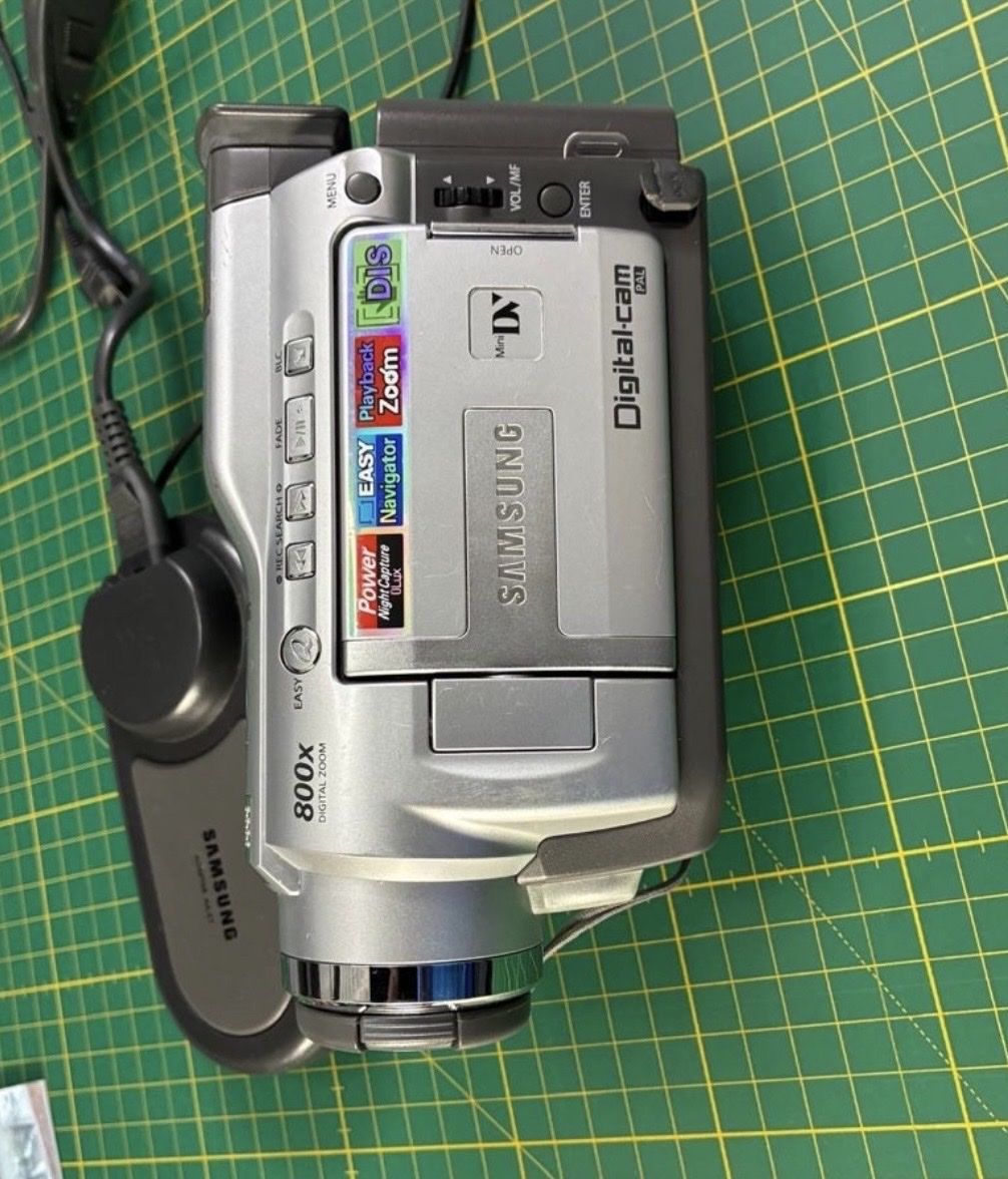 Samsung Fotocamera: Samsung MiniDV Camcorder mit Netzteil – Difettoso da Schongau venduto da Retro_Shop 1
